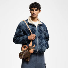Louis Vuitton 25ss Pooch Bag French Bulldog-shaped design with zip closure Monogram coated canvas shoulderhandbag brown perfect for everyday casual wear #194816