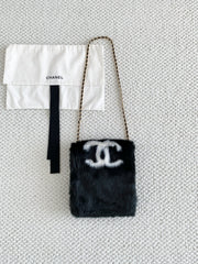 Chanel Autumn/winter Plush Chain Crossbody Bag With Double C Logo Stylish And Trendy Exquisite Handbag In Black And White #192905