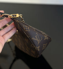 Louis Vuitton 2025 New Crescent Moon Bag. Cathy Small L Monogram Handbag. Comes with Full Packaging #83131A