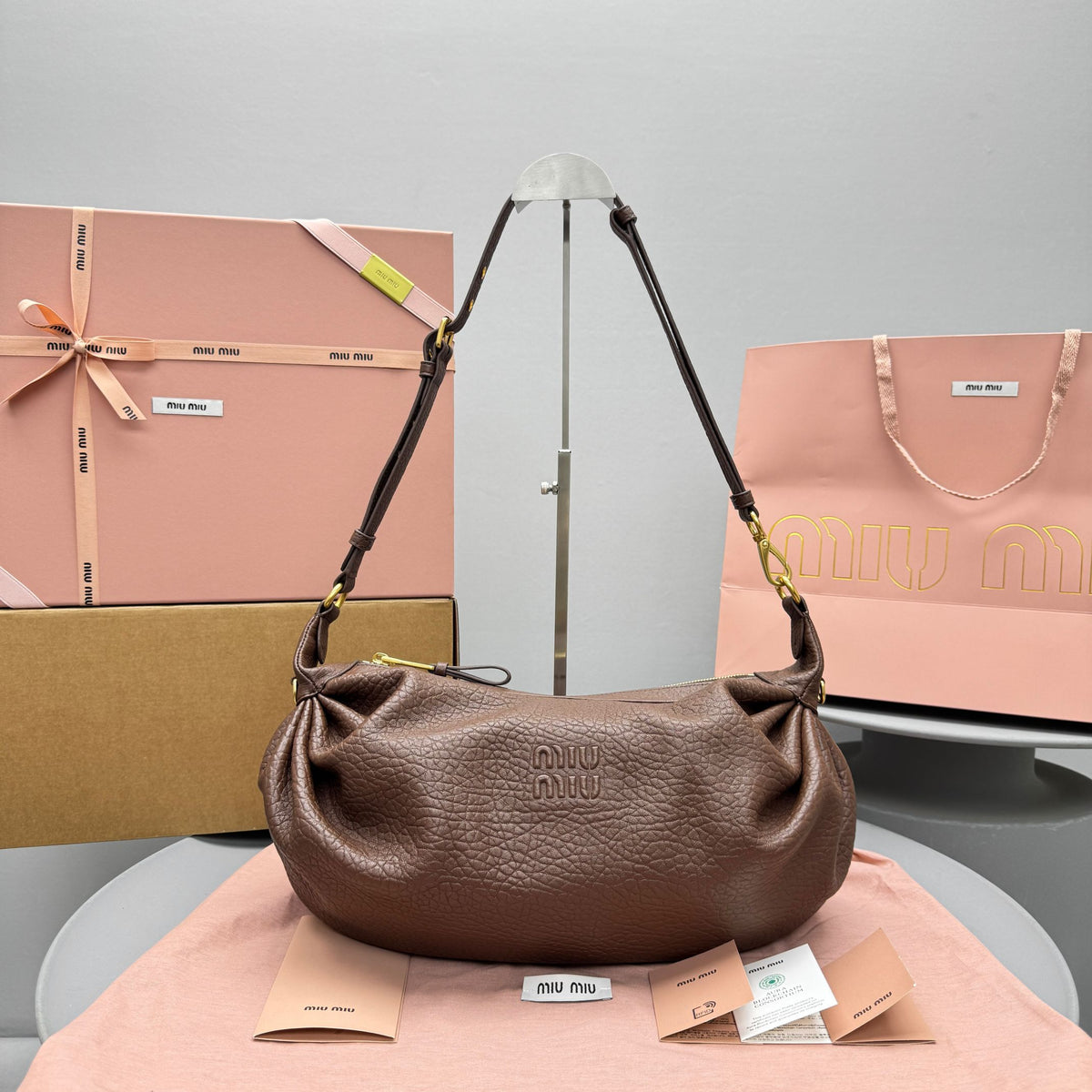 MiuMiu Brown Saccanappa Leather Clutch With Gold Hardware Crossbody Bag Black Elegant Casual Zipper Bags #84228A