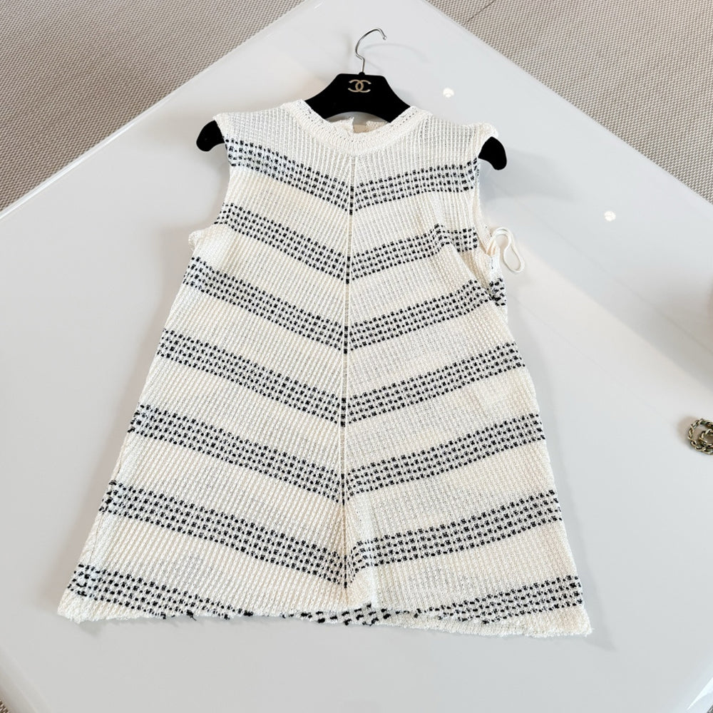 Chanel Women's Spring/summer 2026 New Arrival Striped Frayed-edge Sleeveless Top Black And White Jacquard Knitwear Fashionable Elegant And Casual T-shirt Vest Lady #84412A