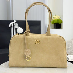 Chanel 𝟐𝟔𝐒 Vintage Suede Bowling Bag Classic Diamond-quilted Design With Metallic Double C Logo Large Capacity Tote Bag Bags #197473