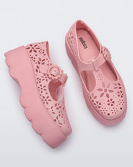 Kick Off Lace