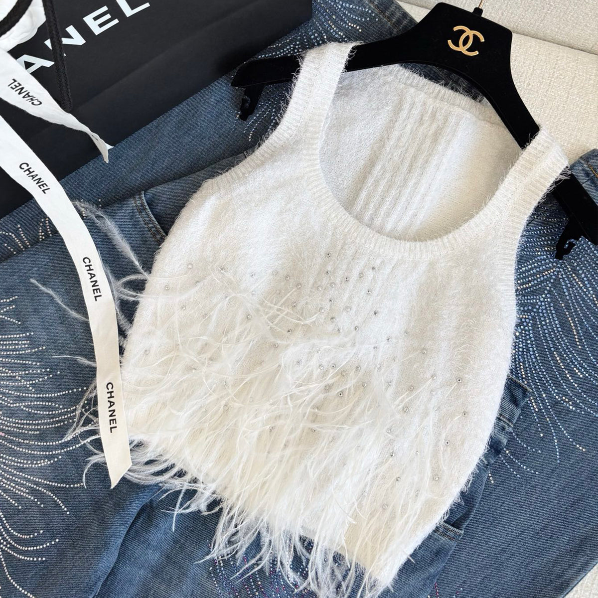 Chanel Women's High Street Spring And Summer Solid Color Feather Hot Drill U Neck Cotton Silk Sleeveless Pullover Undershirts Vest Ngvp #1547