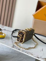 Louis Vuitton Vanity Case Women's Brown Detachable Adjustable Shoulder Strap Magnetic Buckle Closure Canvas Quilted Cowhide Cosmetic Case Shoulder Bag Bags #76839